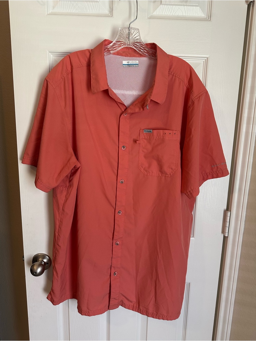 Columbia Short-Sleeve Men’s Button-Up FISHING Shirt — Coral